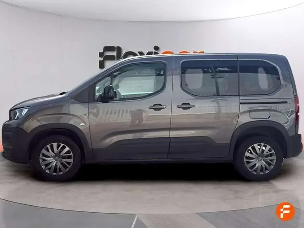 Usado Peugeot Rifter Allure 101 CV (74 kW) 2023 Gris Monovolumen