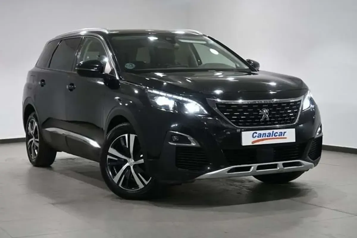 Usado Peugeot 5008 Allure 120 CV (88 kW) 2017 Negro Monovolumen