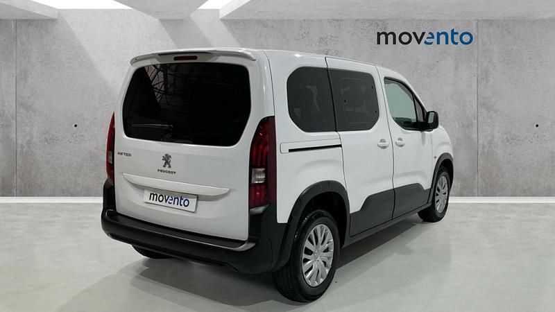 Usado Peugeot Rifter Active 100 CV (73 kW) 2021 Blanco Monovolumen