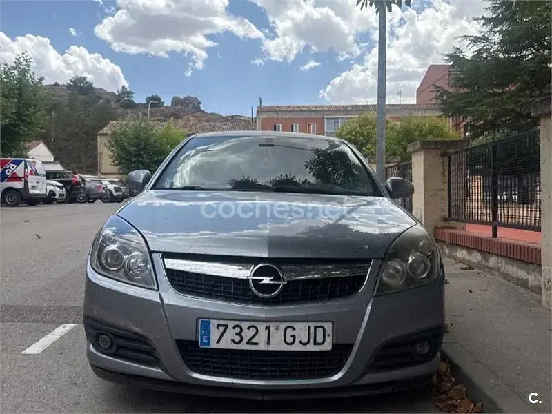 Usado Opel Vectra Cosmo 120 CV (88 kW) 2008 Gris / plata Berlina