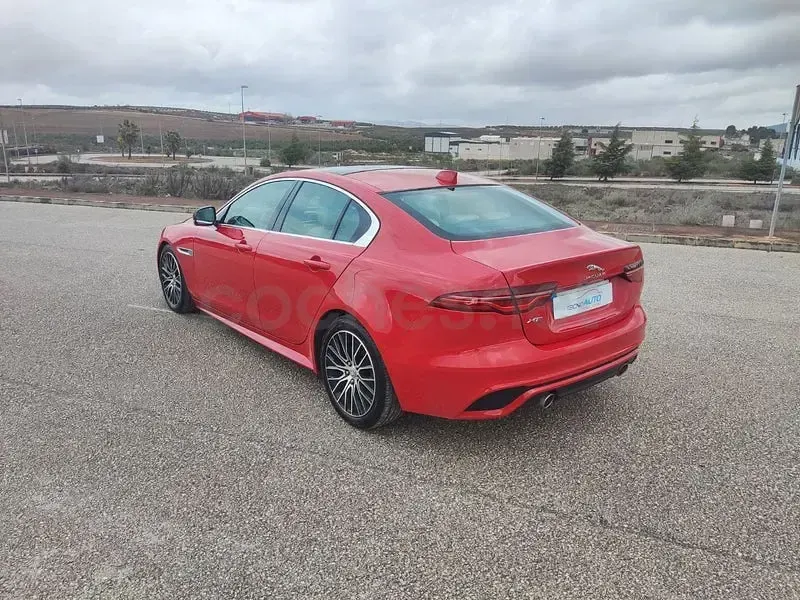 Usado Jaguar XE R-Dynamic 250 CV (183 kW) 2021 Rojo Berlina