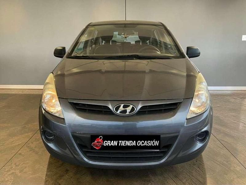 Usado Hyundai i20 Classic 77 CV (56 kW) 2010 Gris Utilitario