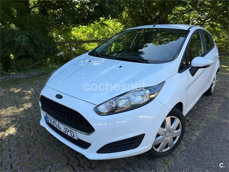 Usado Ford Fiesta Trend 75 CV (55 kW) 2016 Blanco Utilitario