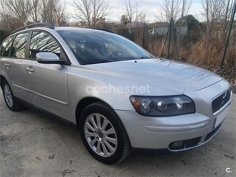 Usado Volvo V50 Momentum 136 CV (100 kW) 2005 Gris / plata Familiar