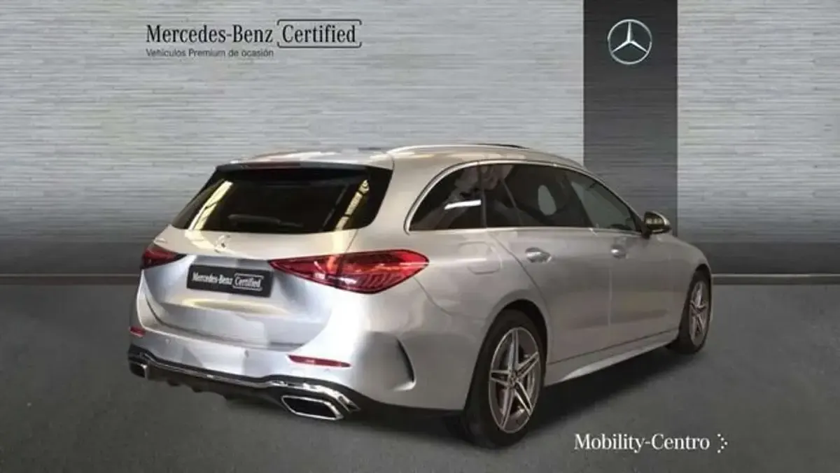 Usado Mercedes C300e 313 CV (230 kW) 2024 Plateado Familiar