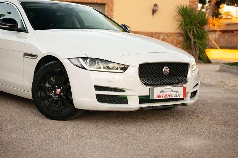 Usado Jaguar XE Pure 180 CV (132 kW) 2018 Blanco Berlina