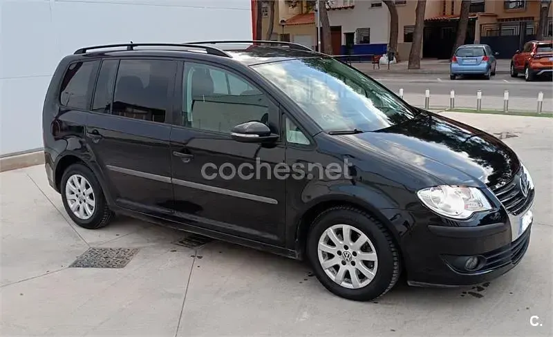 Usado VW Touran Edition 105 CV (77 kW) 2010 Negro Monovolumen