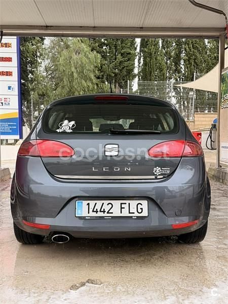 Usado Seat Leon Sport 105 CV (77 kW) 2007 Negro Utilitario