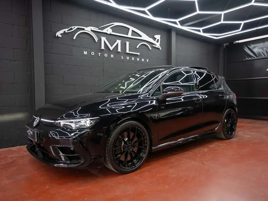 Usado VW Golf VIII Black Edition 333 CV (244 kW) 2025 Negro Utilitario