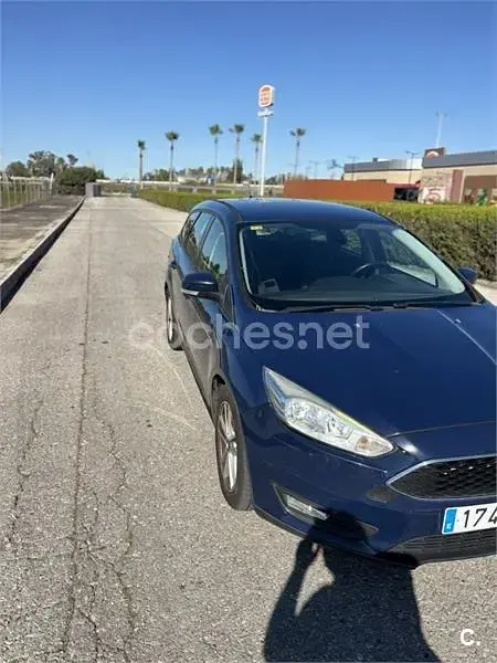 Usado Ford Focus Trend 115 CV (84 kW) 2015 Azul Familiar