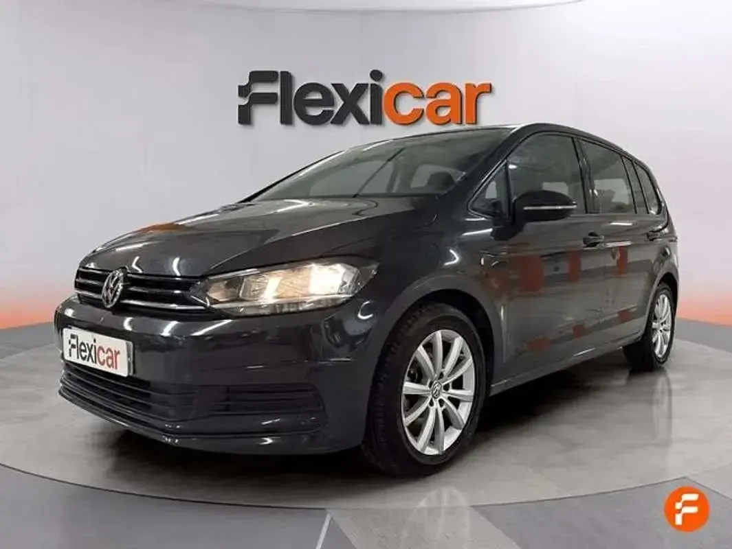 Usado VW Touran Business 116 CV (85 kW) 2018 Gris Monovolumen