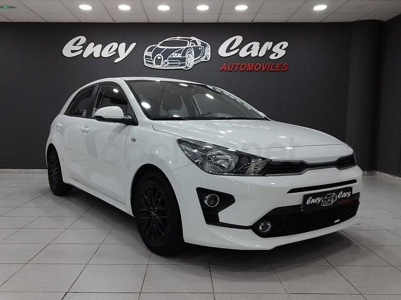 Usado Kia Rio 84 CV (61 kW) 2023 Blanco Berlina