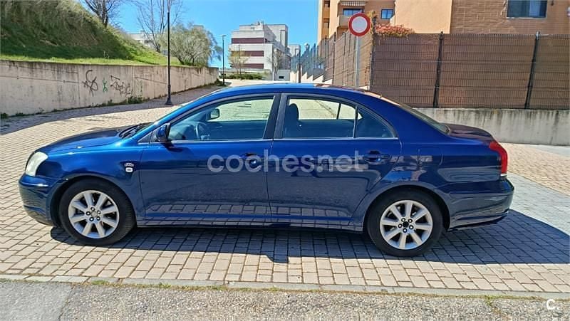 Usado Toyota Avensis Sol 116 CV (85 kW) 2005 Azul Berlina