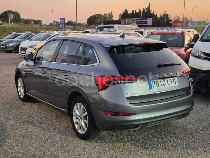 Usado Skoda Scala 95 CV (69 kW) 2022 Gris / plata Utilitario