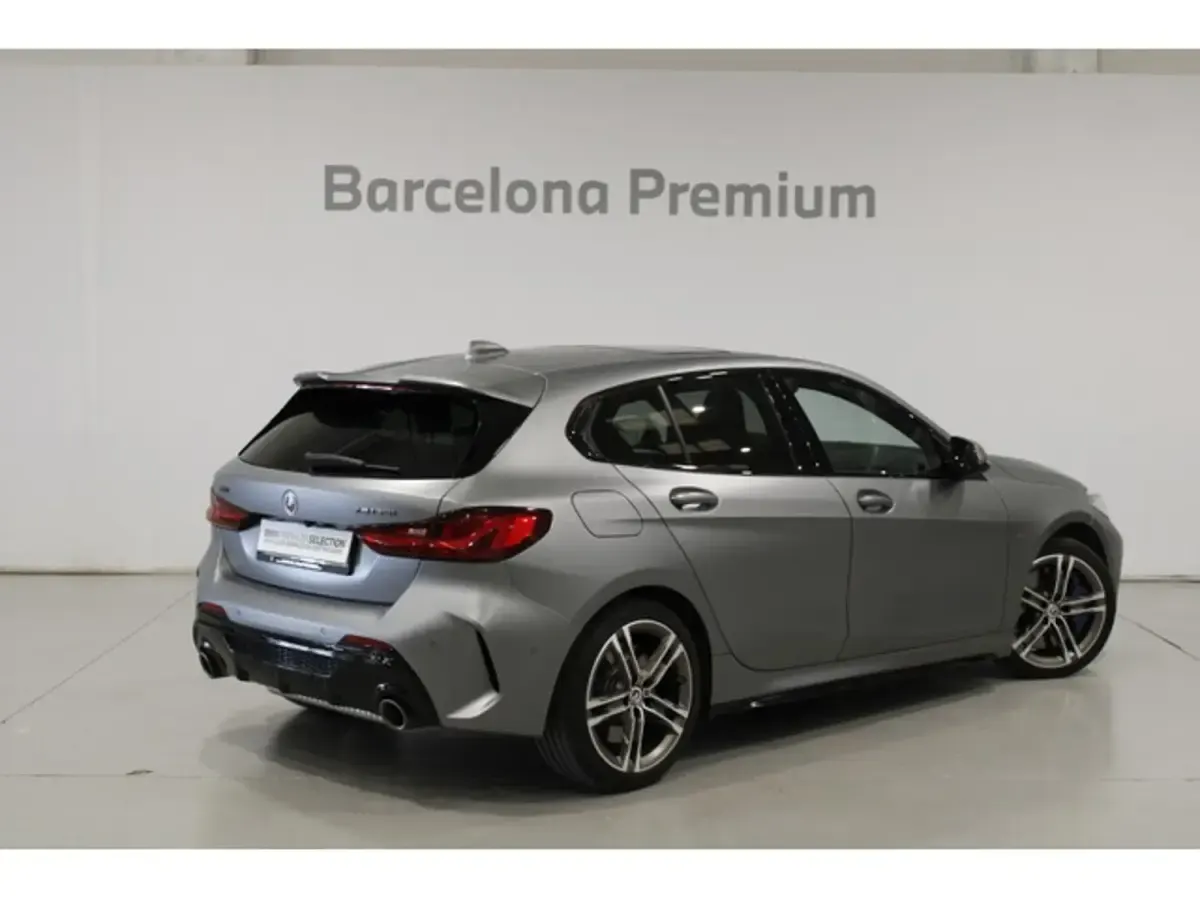 Usado BMW M135 Comfort Edition 306 CV (225 kW) 2022 Gris Utilitario