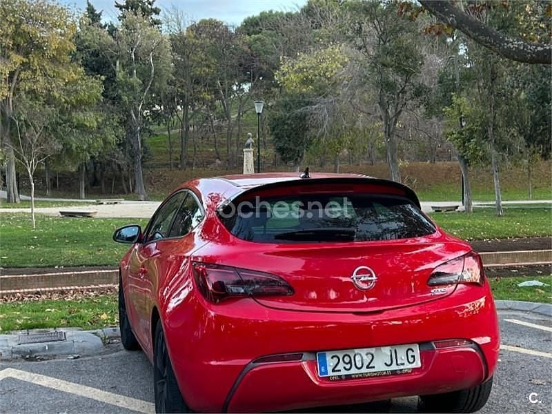 Usado Opel Astra GTC Sportive 136 CV (100 kW) 2015 Rojo Berlina
