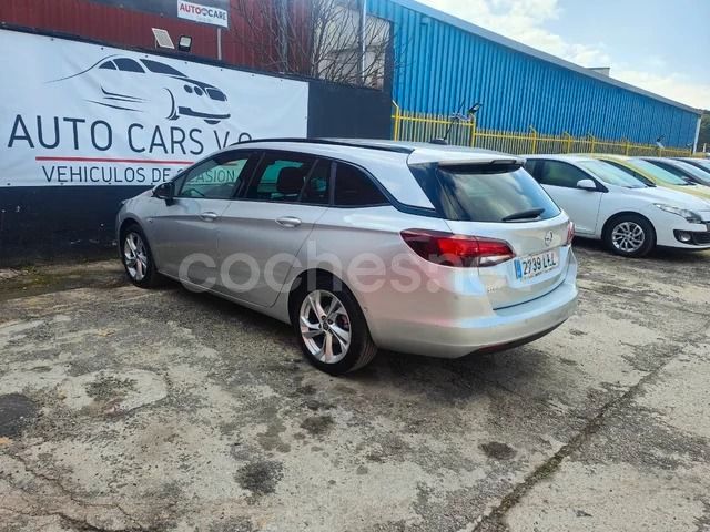 Usado Opel Astra Business Elegance 145 CV (106 kW) 2021 Gris / plata Familiar