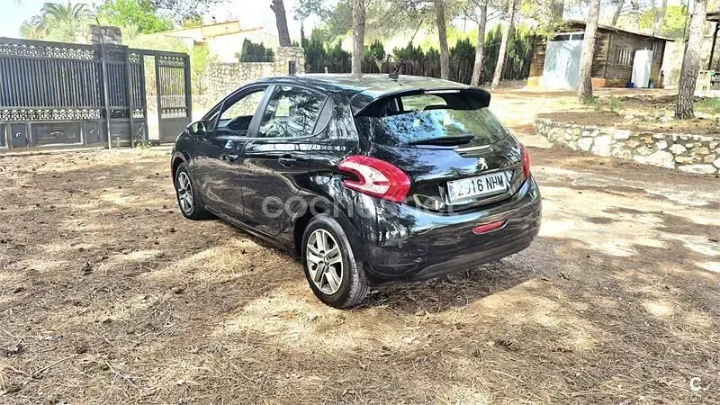 Usado Peugeot 208 Access 82 CV (60 kW) 2015 Negro Utilitario