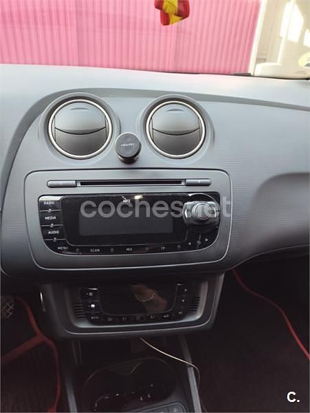 Usado Seat Ibiza 105 CV (77 kW) 2010 Rojo Berlina