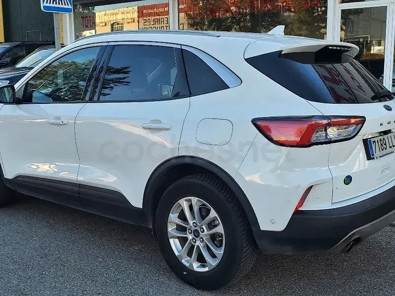 Usado Ford Kuga ST-Line 150 CV (110 kW) 2021 Blanco SUV