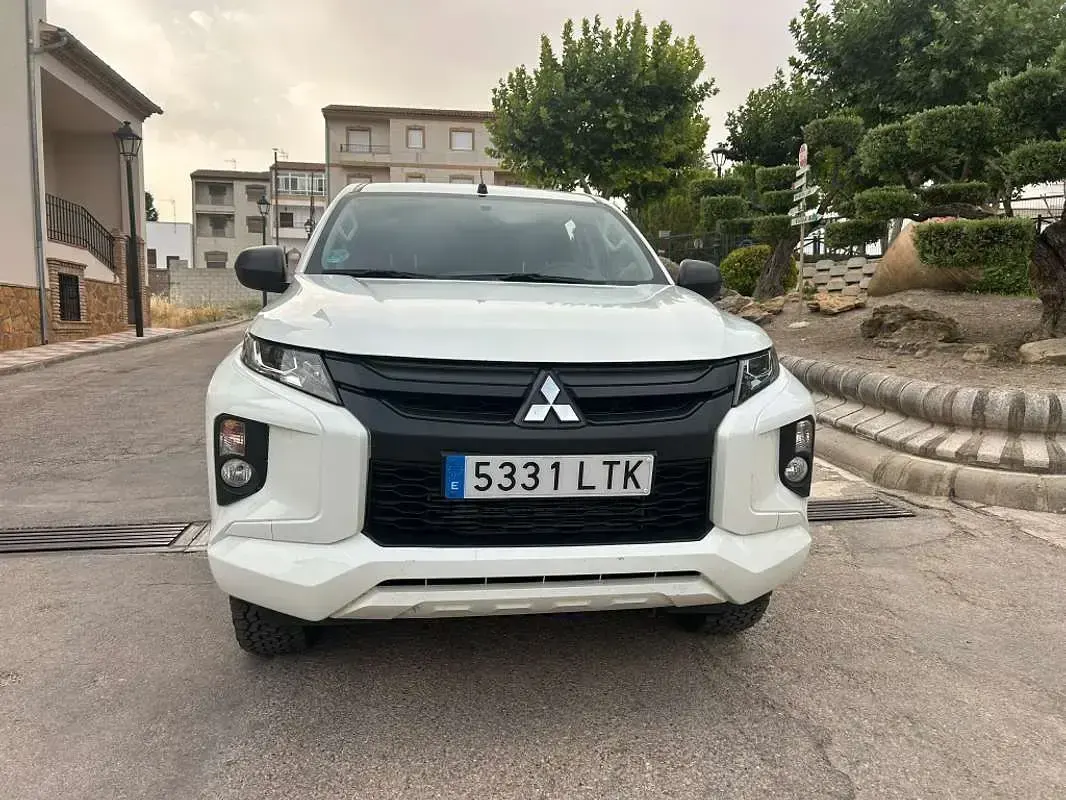 Usado Mitsubishi L200 150 CV (110 kW) 2021 Blanco Pickup/Camioneta