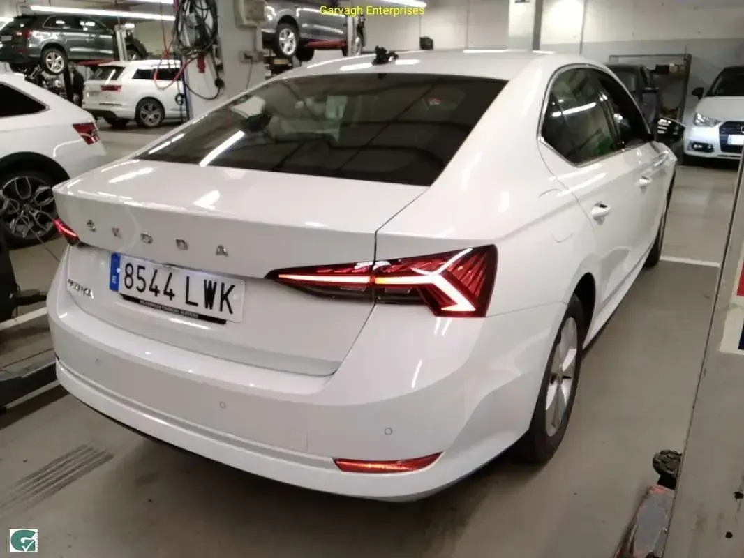 Usado Skoda Octavia Ambition 116 CV (85 kW) 2022 Blanco Utilitario
