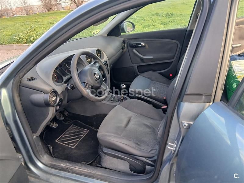 Usado Seat Cordoba 100 CV (73 kW) 2006 Azul Berlina