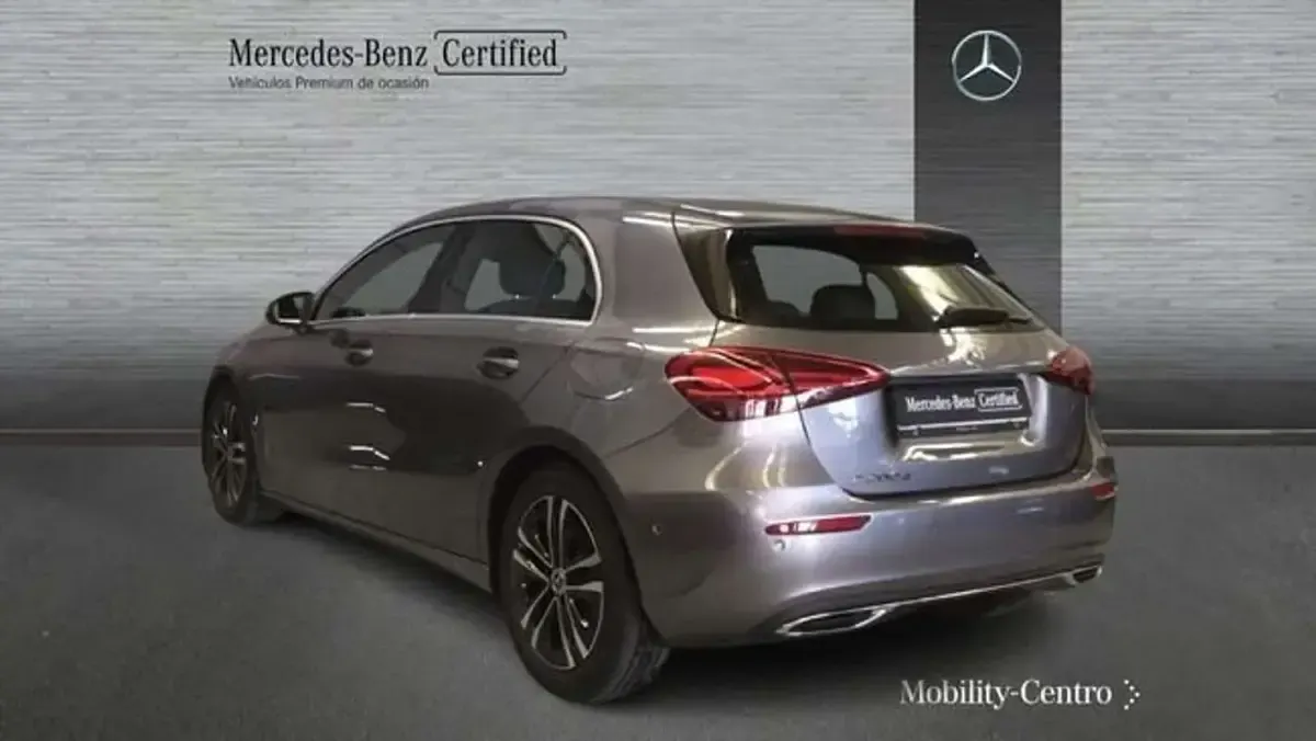 Usado Mercedes A200 150 CV (110 kW) 2025 Gris Berlina