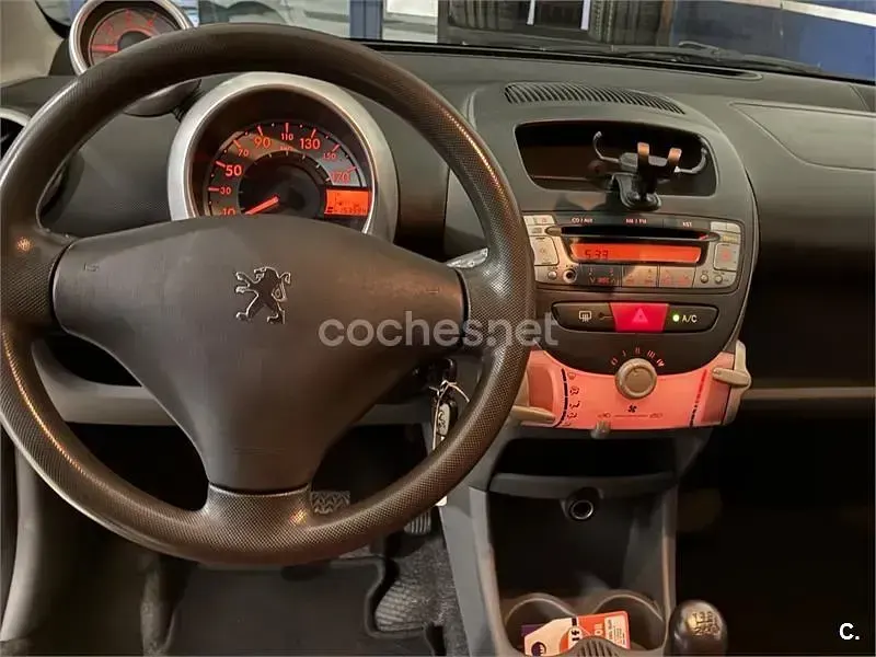 Usado Peugeot 107 54 CV (39 kW) 2008 Rojo Utilitario