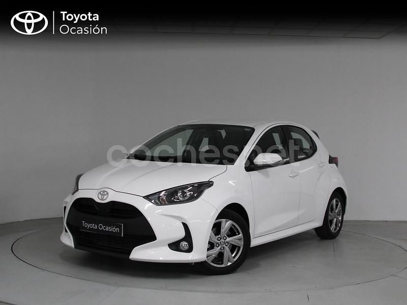 Blanco Usado 2024 Toyota Yaris Hybrid Active Berlina | 21.690 € (Precio justo) - Imagen 1/4
