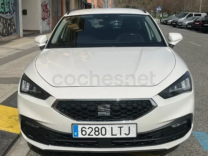 Usado Seat Leon Style 115 CV (84 kW) 2021 Blanco Familiar