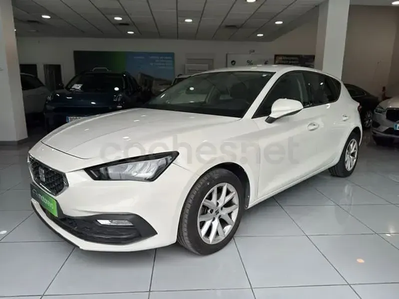 Usado Seat Leon Style 115 CV (84 kW) 2021 Blanco Berlina