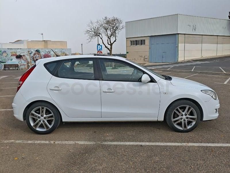 Käytetty Hyundai i30 Premium 140 HP (102 kW) 2007 Valkoinen Viistoperä