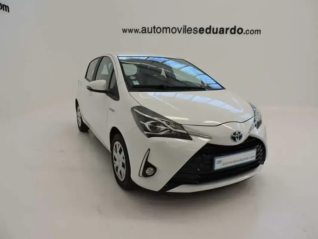 Usado Toyota Yaris Active 99 CV (72 kW) 2020 Blanco Utilitario