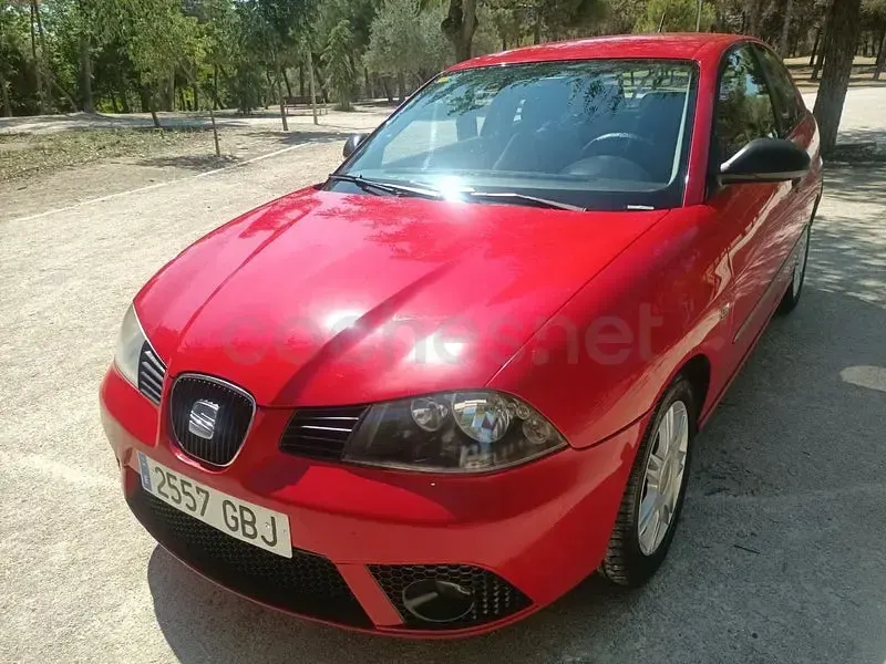 Usado Seat Ibiza Reference 80 CV (58 kW) 2008 Rojo Berlina