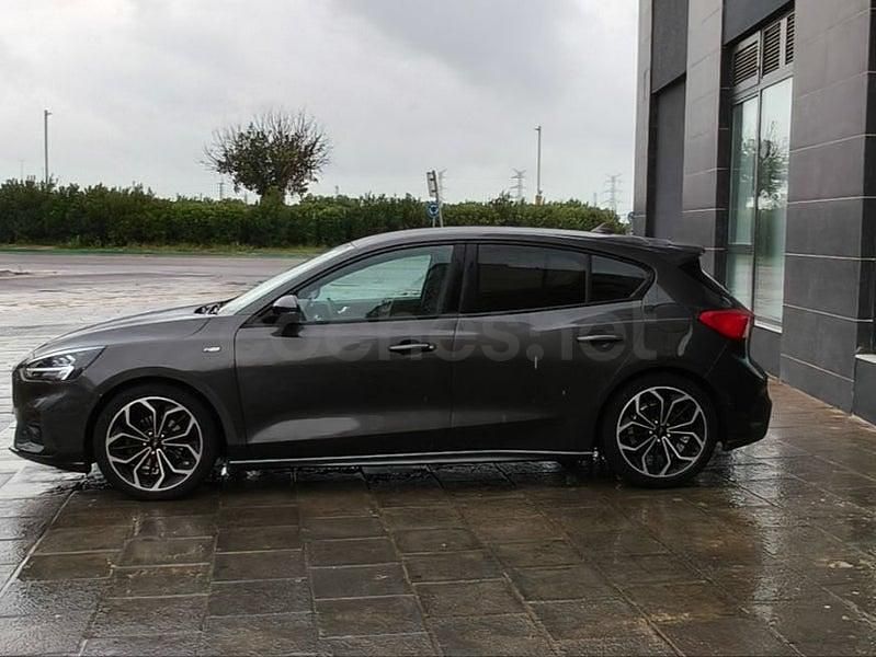 Usado Ford Focus ST-Line 125 CV (91 kW) 2019 Gris / plata Berlina