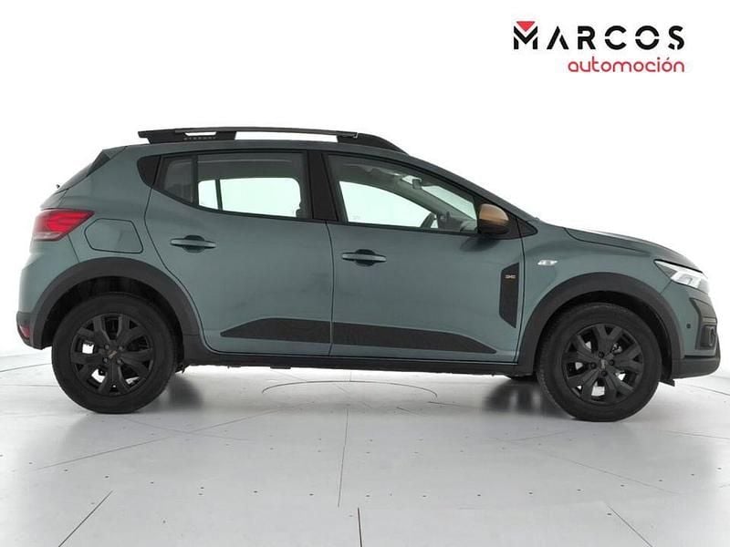 Usado Dacia Sandero Extreme 101 CV (74 kW) 2025 Verde Berlina