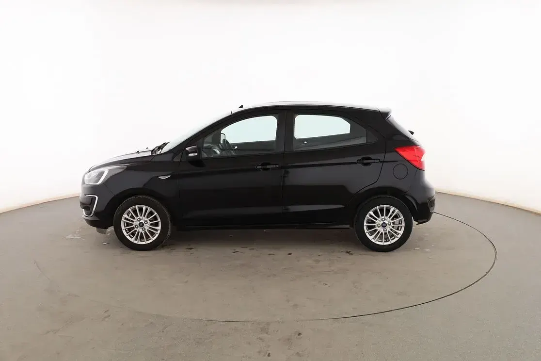 Usado Ford Ka Plus Ultimate 86 CV (63 kW) 2019 Negro Utilitario