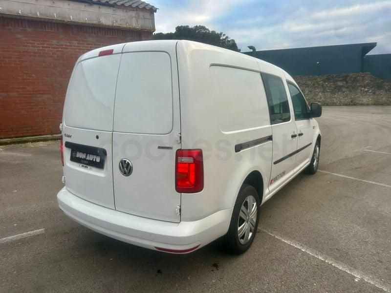 Usado VW Caddy Maxi Trendline 122 CV (89 kW) 2019 Blanco Monovolumen