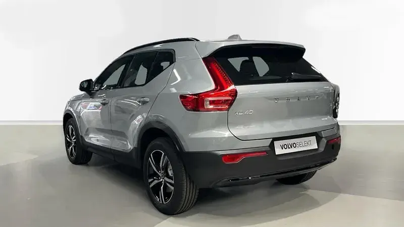 Nuevo Volvo XC40 Plus 163 CV (119 kW) 2026 Gris / plata SUV
