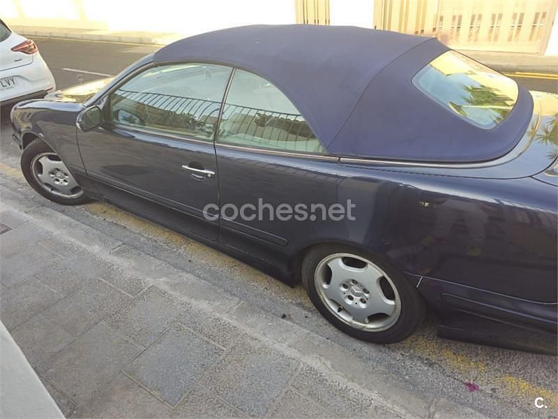 Usado Mercedes CLK200 Elegance 163 CV (119 kW) 2001 Azul Descapotable