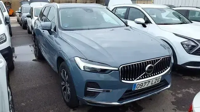 Usado Volvo XC60 Core 351 CV (258 kW) 2022 Amarillo SUV