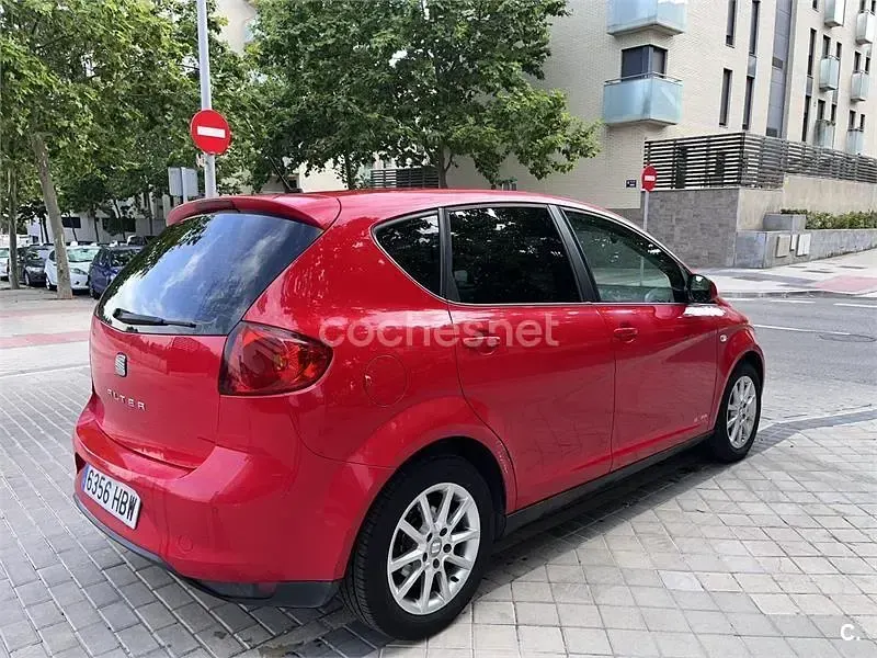 Usado Seat Altea Style 140 CV (102 kW) 2011 Rojo Monovolumen
