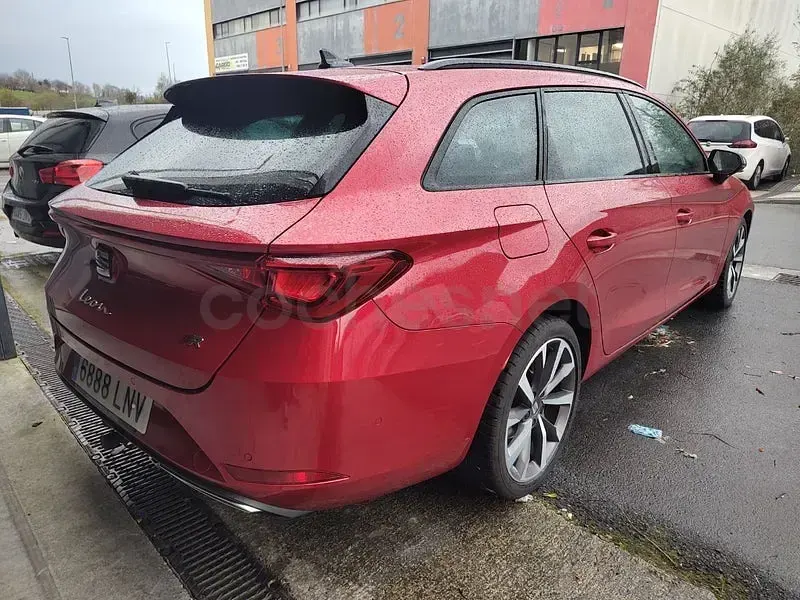 Usado Seat Leon FR 150 CV (110 kW) 2021 Granate Familiar