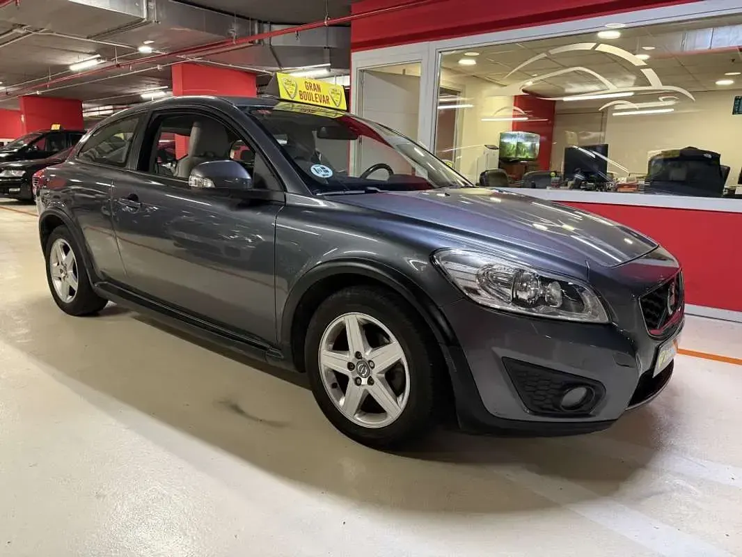 Usado Volvo C30 Momentum 136 CV (100 kW) 2010 Gris Utilitario