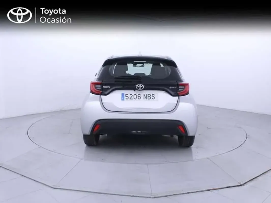 Usado Toyota Yaris Active 116 CV (85 kW) 2025 Gris Utilitario