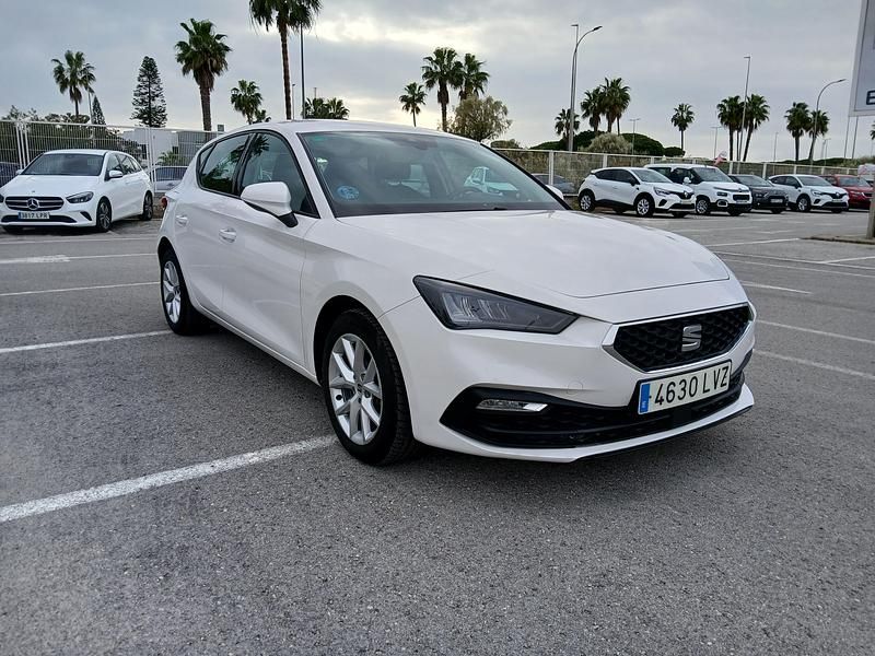 Usado Seat Leon Reference 115 CV (84 kW) 2022 Blanco Berlina