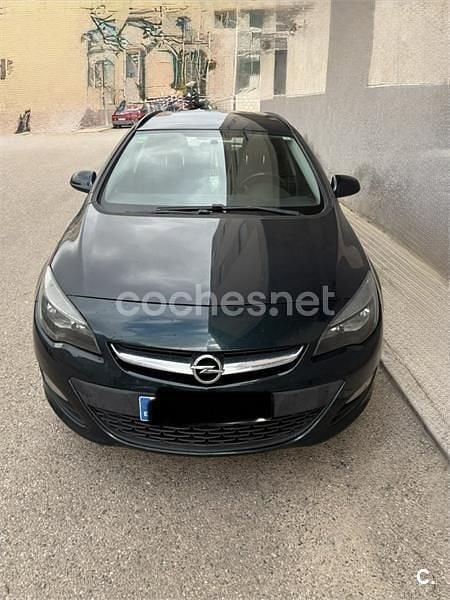 Usado Opel Astra Selective 110 CV (80 kW) 2015 Verde Familiar