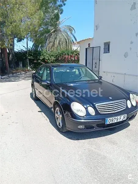 Usado Mercedes E320 Elegance 204 CV (150 kW) 2006 Azul Berlina