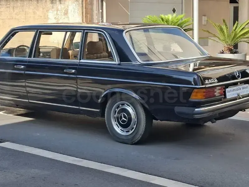 Usado Mercedes 200 75 CV (55 kW) 1981 Negro Berlina
